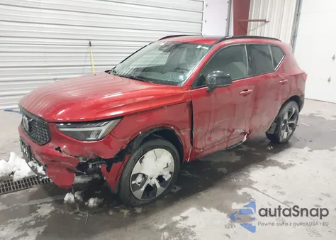 2023 Volvo Xc40 B5 Plus Dark Theme z USA, uszkodzony, nr VIN YV4L12UW4P2943637